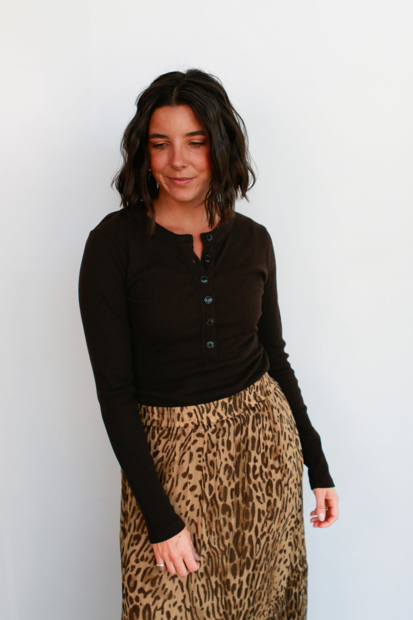 Varra Henley in Chocolate