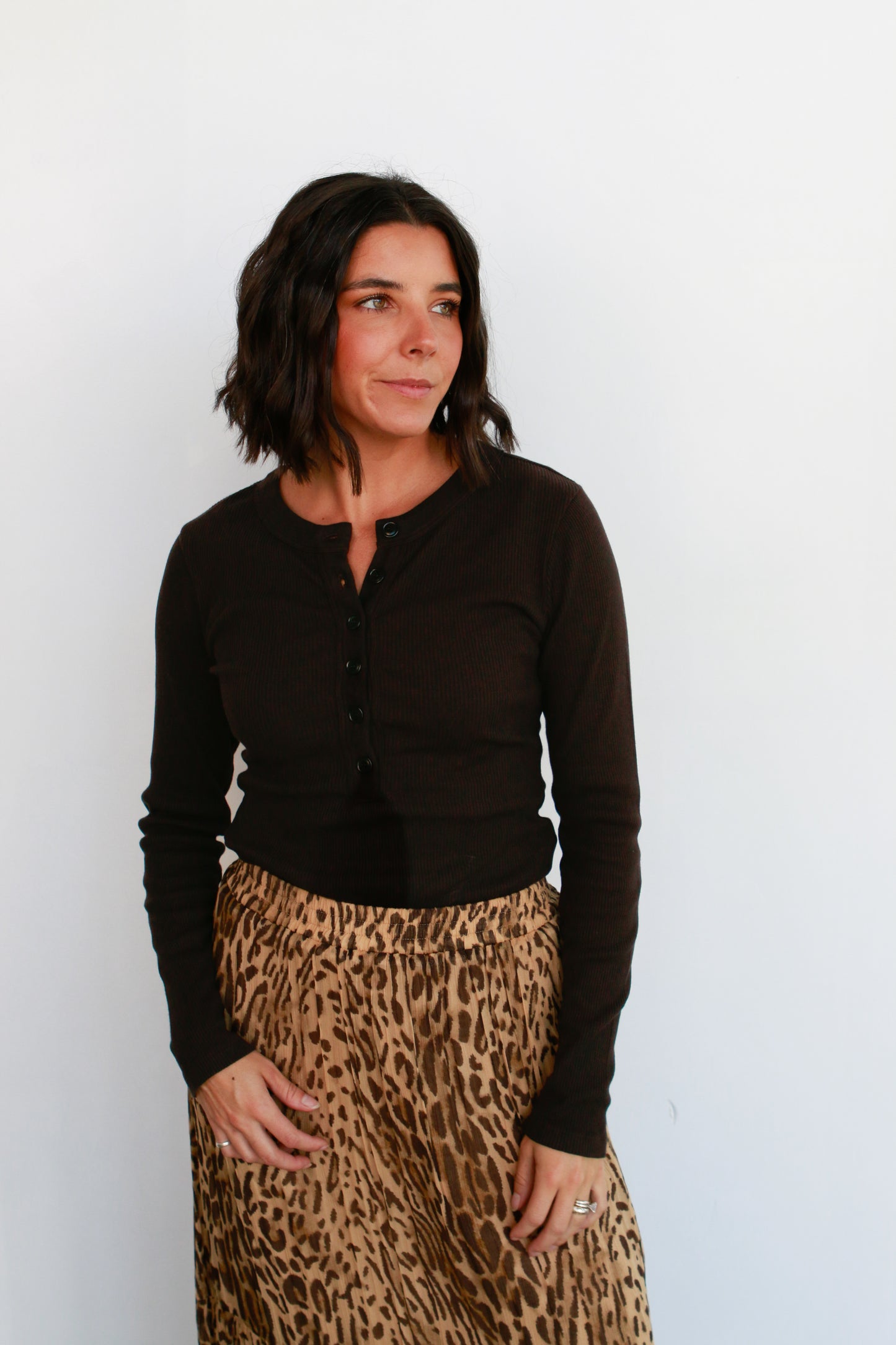 Varra Henley in Chocolate
