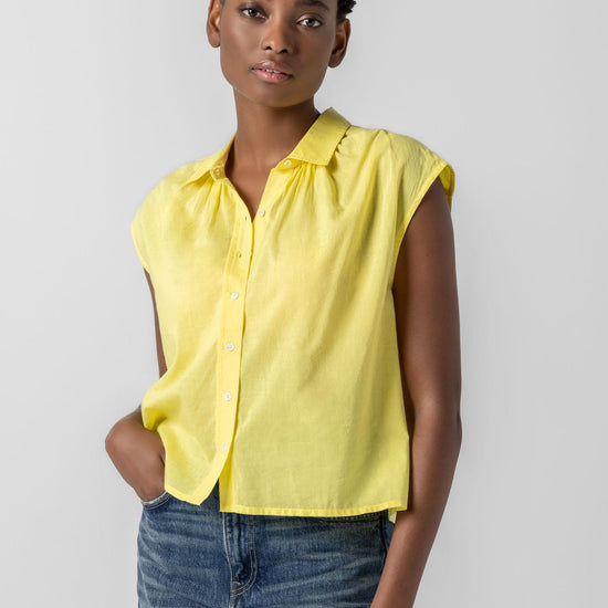 Short Sleeve Button Down in Lemon