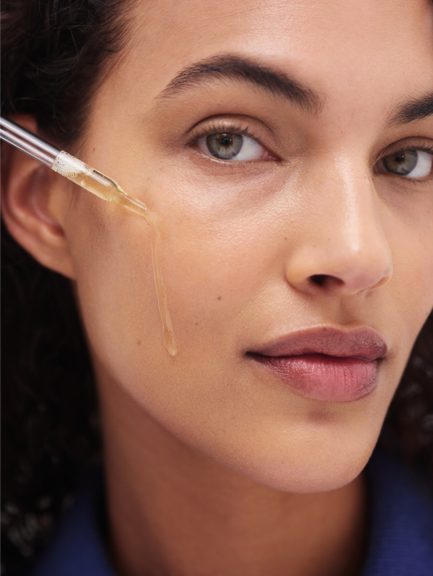 goop Vitamin C + Hyaluronic Acid Glow Serum