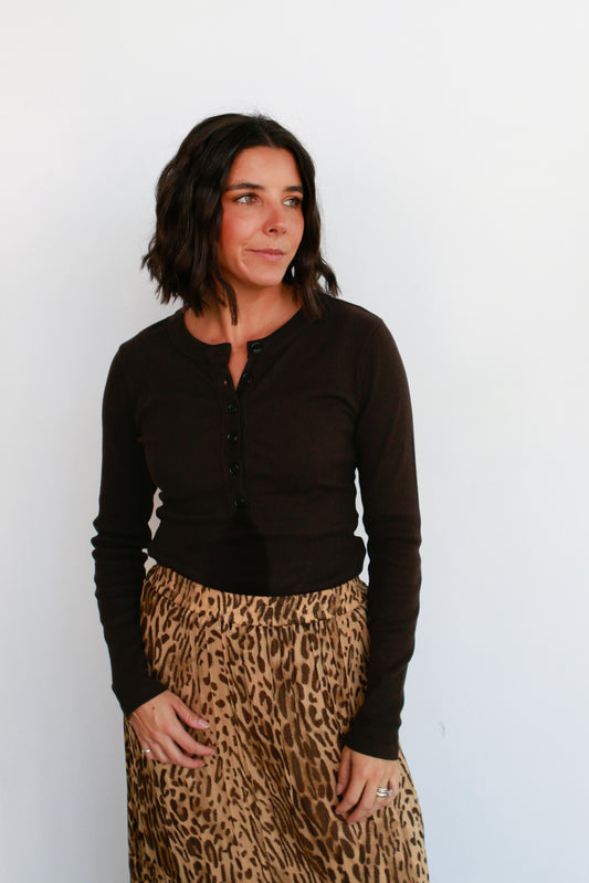 Varra Henley in Chocolate